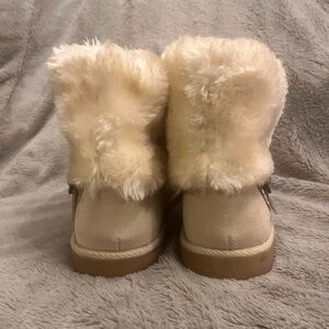 Canyon River Blues Cream Faux Fur Cuff Ankle Booties